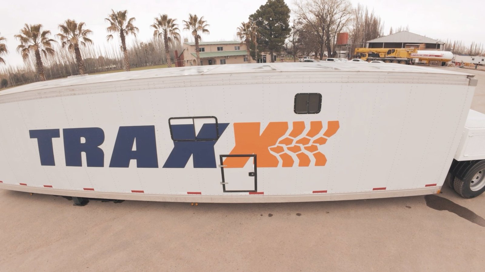 Trailer fabricado por FAMACRI listo para salir de la base